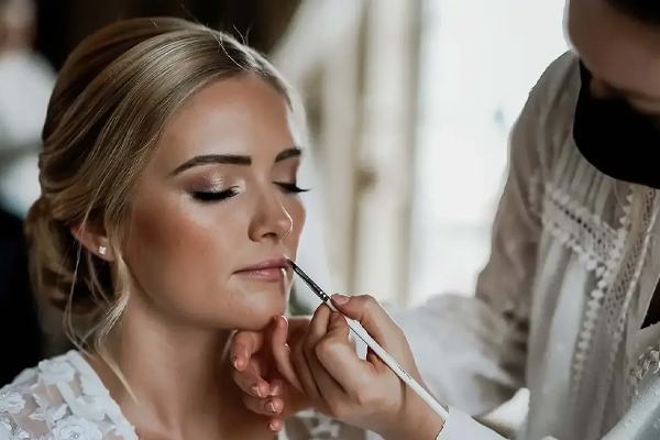 رنگ‌ های مناسب رژ لب برای پوست گندمی