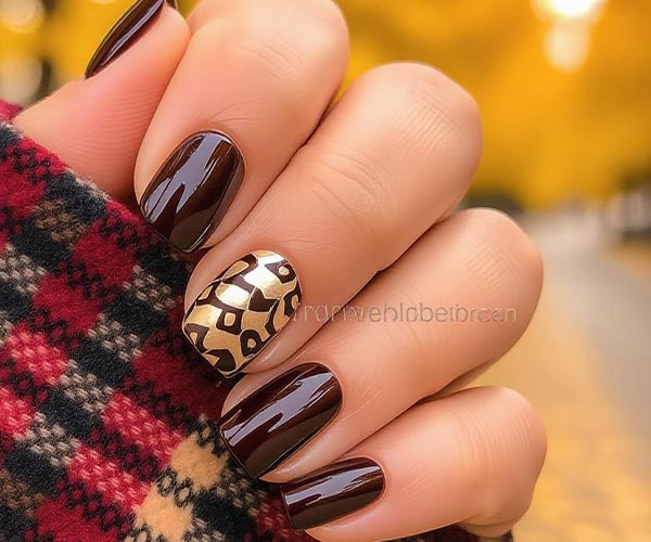 طرح‌های ساده و مینیمال برای ناخن پاییزی