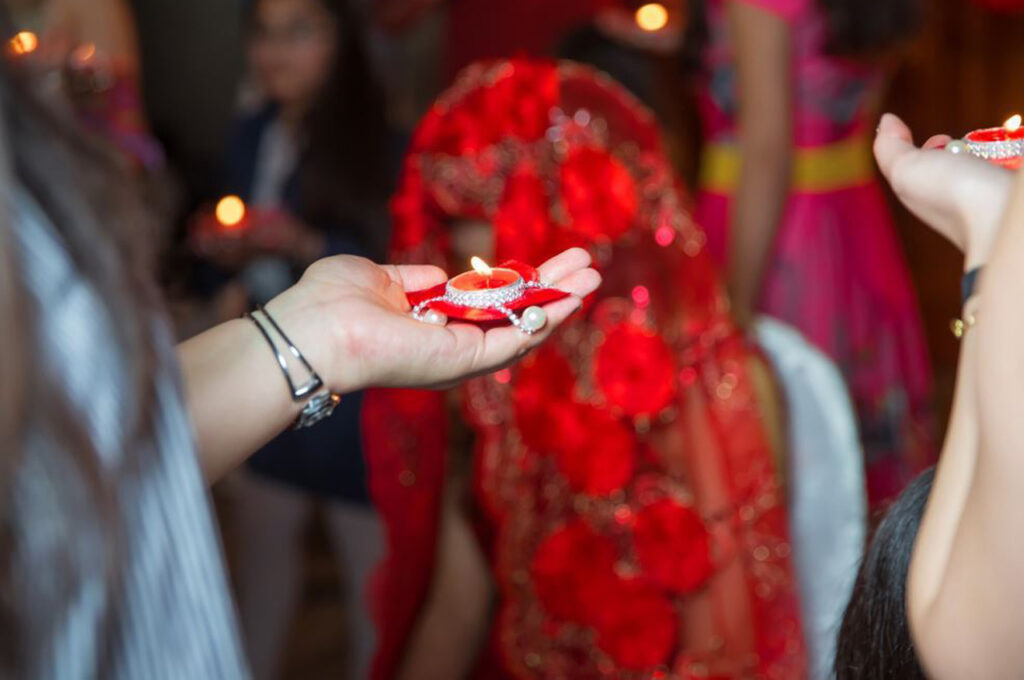 برسی مراسم حنابندان از رسوم ایرانی تا ترکیه 2 نکات کلیدی برای برگزاری حنابندان در تالار