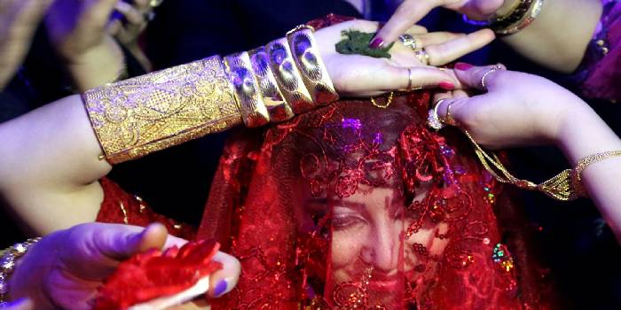 برسی مراسم حنابندان از رسوم ایرانی تا ترکیه 4 لباس عروس در مراسم