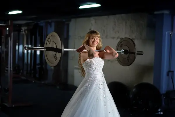 تناسب اندام عروس : عروسی با وزنه ای روی دستها